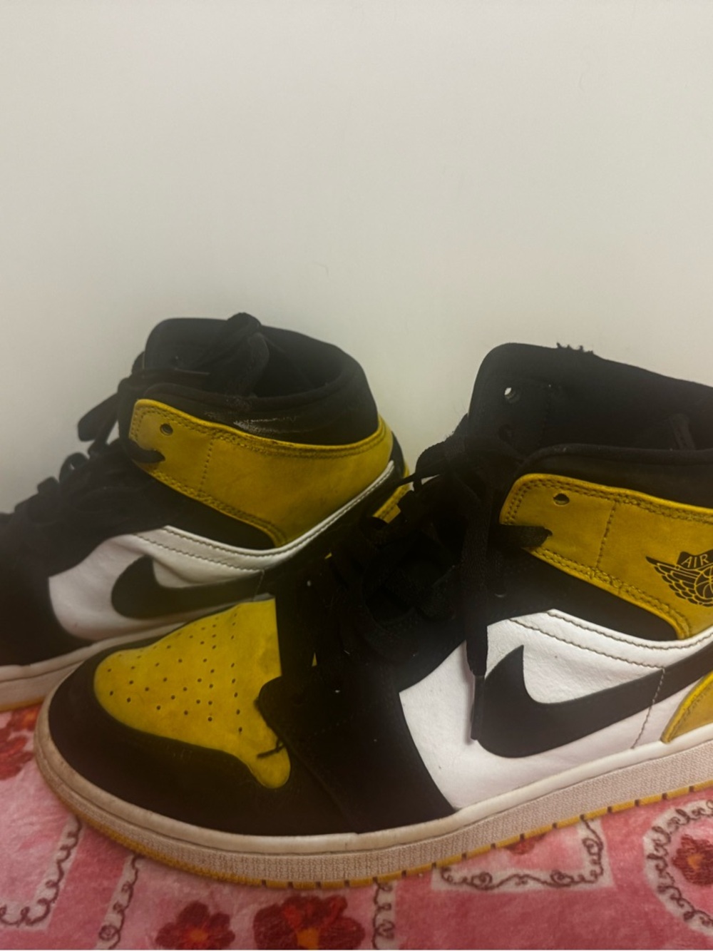 Nike Air Jordan 1 High Black White Yellow Sneakers